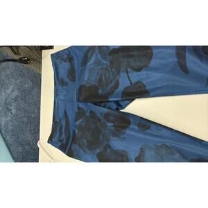 Lululemon Blue and Black Floral Pattern Leggings Size 2- W10